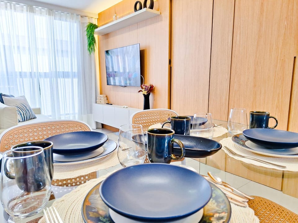 TV and multimedia, Living room, Seating area, Dining area