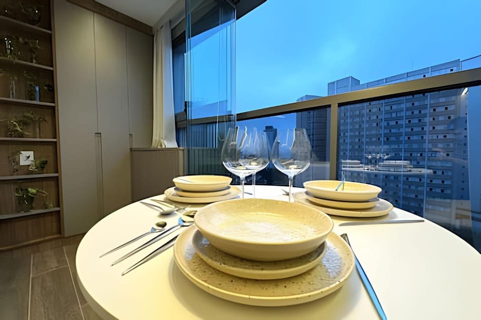View (from property/room), Seating area, Bedroom, City view, Meals, Breakfast, Dinner