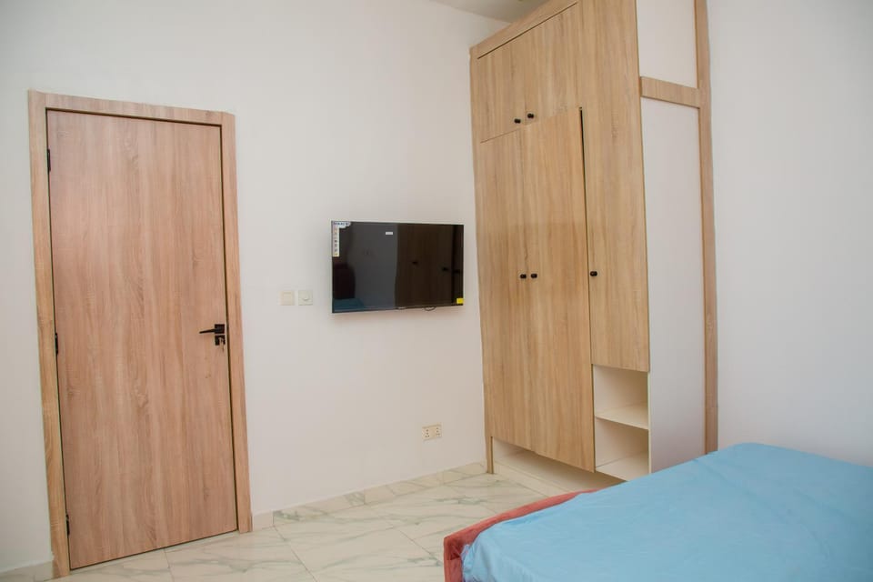Bed, TV and multimedia, Bedroom, wardrobe