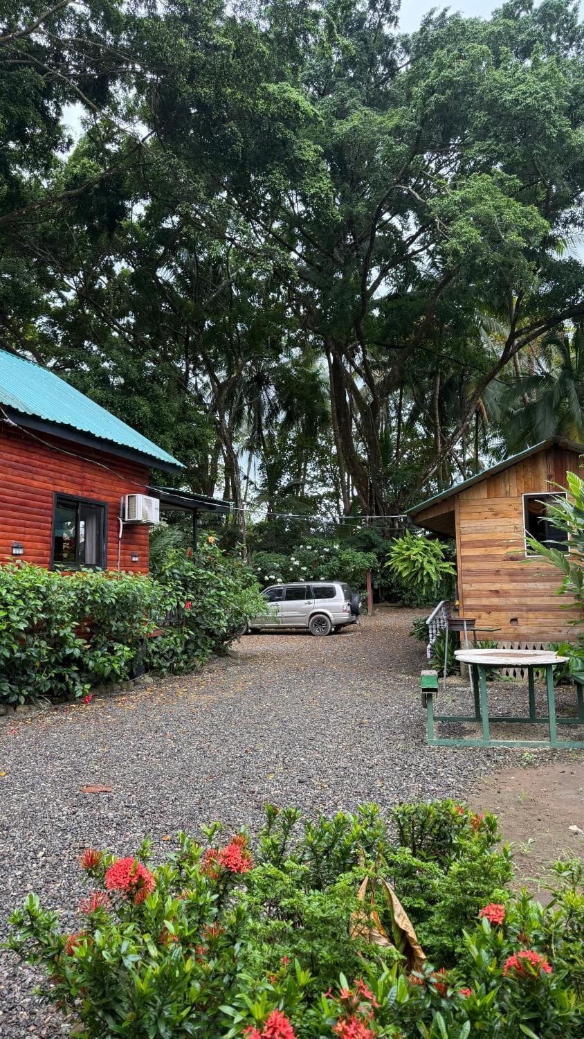 Cabaña Vacal Wifi, beach front #2 Apartment in Uvita