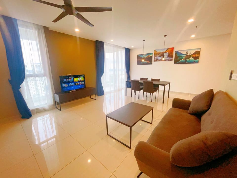 TV and multimedia, Living room, Seating area, Evening entertainment
