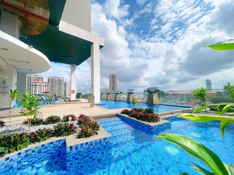 Property building, Day, Pool view, Swimming pool