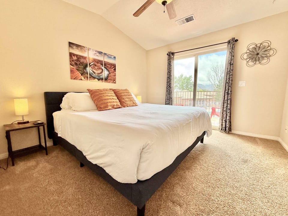 Kasa Kanab Modern Townhome Pet Friendly House in Kanab