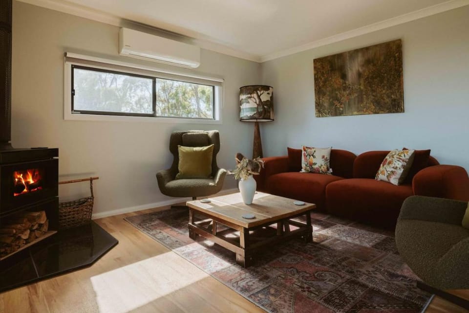 Living room, Seating area, fireplace