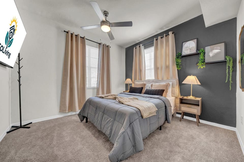 Modern 2BR2BA Pool Gym Near Airport #8 Apartment in Westchase