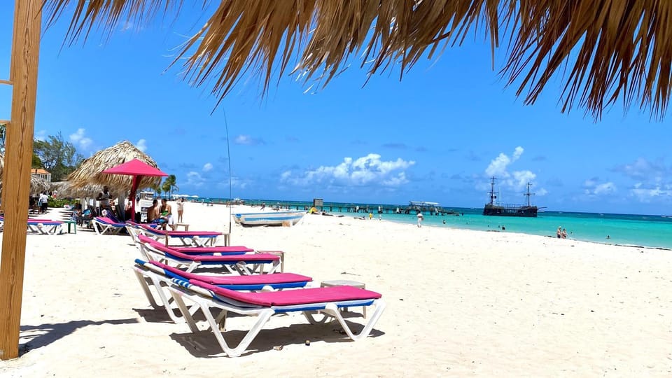 Nearby landmark, Spring, Day, Natural landscape, Beach, Sea view, sunbed