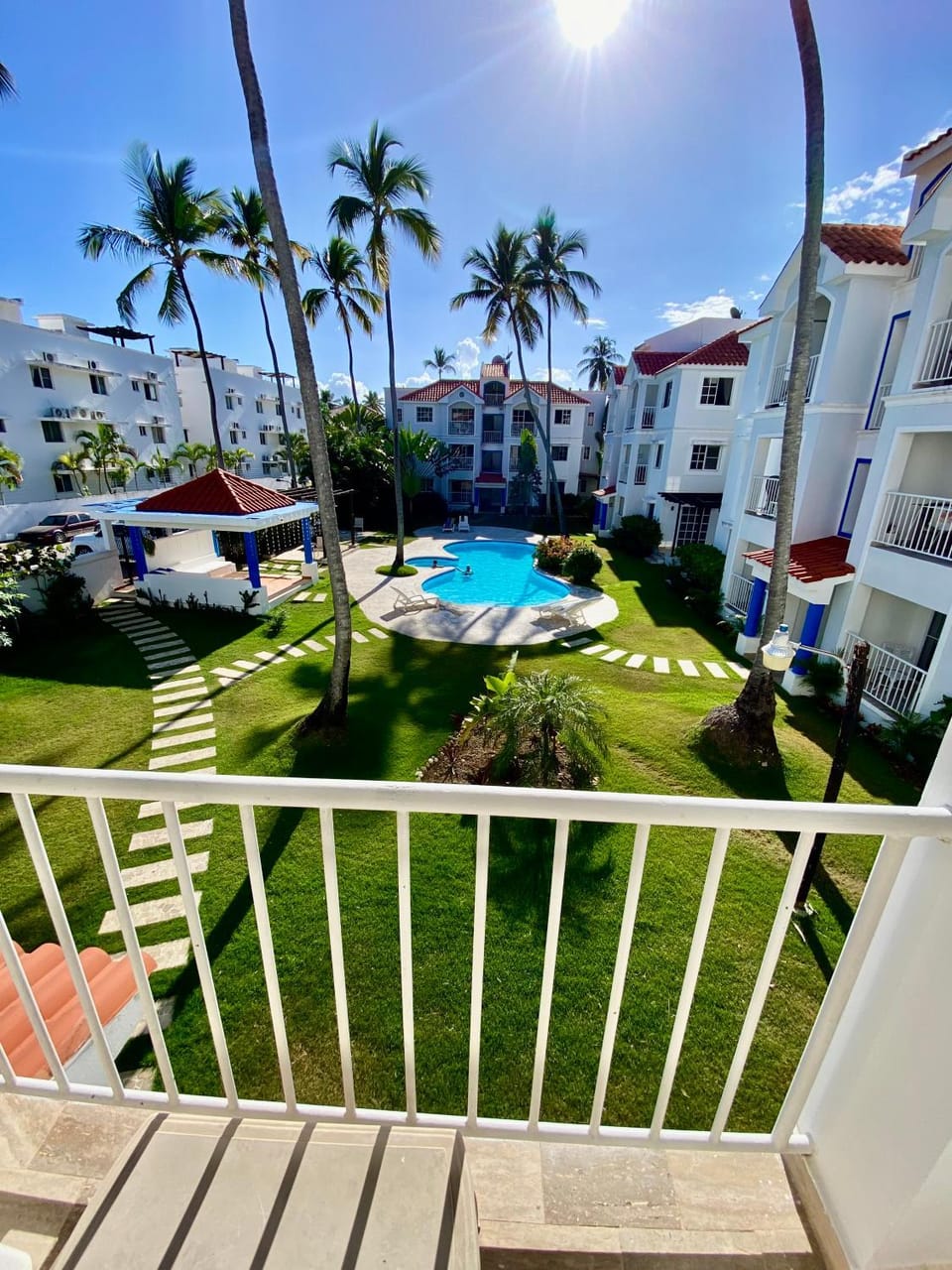 Property building, Patio, Spring, Day, Neighbourhood, Garden, View (from property/room), Balcony/Terrace, Garden view, Pool view, Street view, Swimming pool, Location, Parking, sunbed