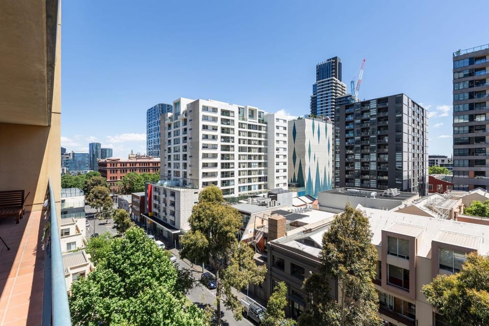 Jeffcott Botanic Escape Parking, Pool & Gym Apartment in Melbourne
