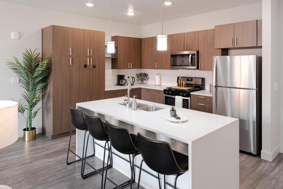 Kitchen or kitchenette, Dining area, dishwasher, oven, stove, toaster
