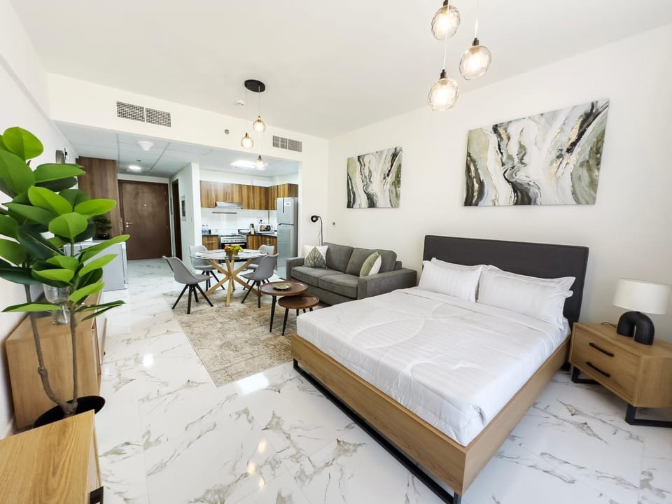 Bed, Photo of the whole room, Seating area, Bedroom