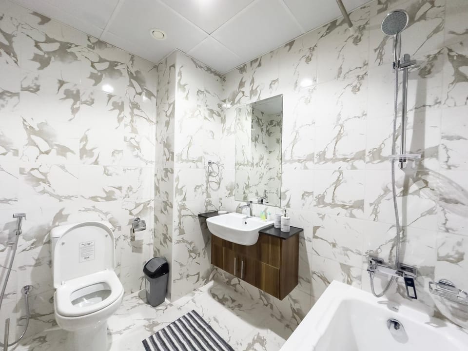 Shower, Toilet, Bathroom, Bath, towels