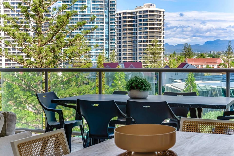 View (from property/room), Balcony/Terrace, City view