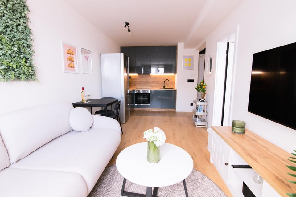 TV and multimedia, Living room, Seating area, kitchen