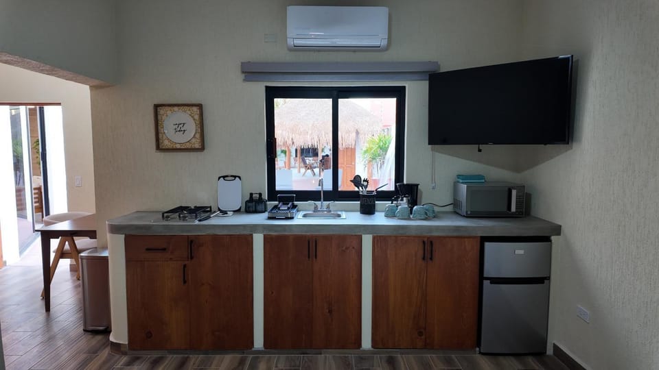 Kitchen or kitchenette, oven