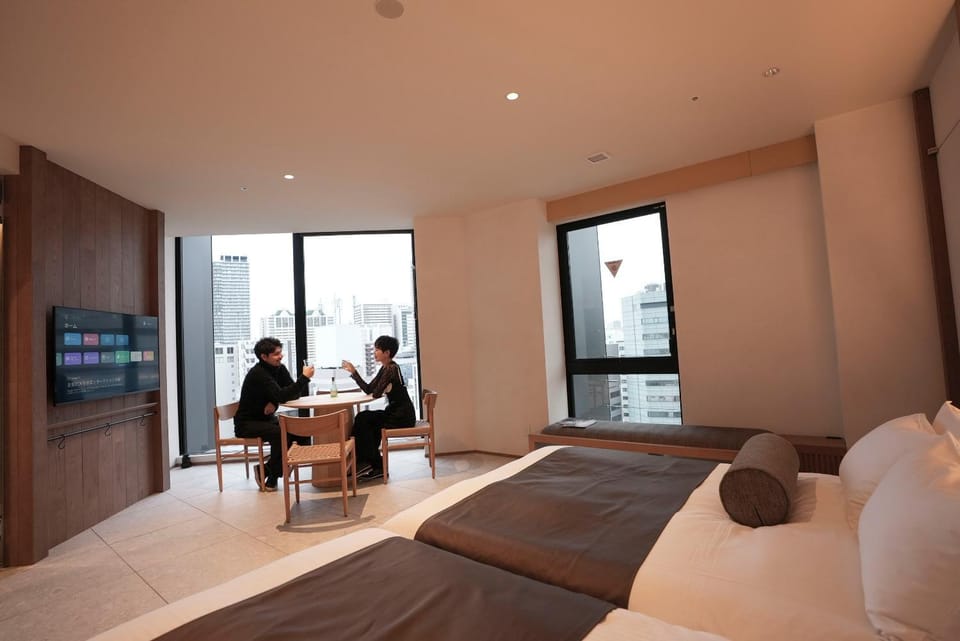 Photo of the whole room, Seating area