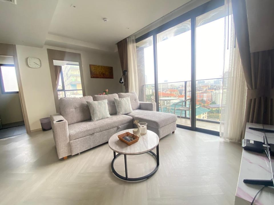 Exclusive High Floor 2 Bed Room Sea View Luxury Apartment in Pattaya City
