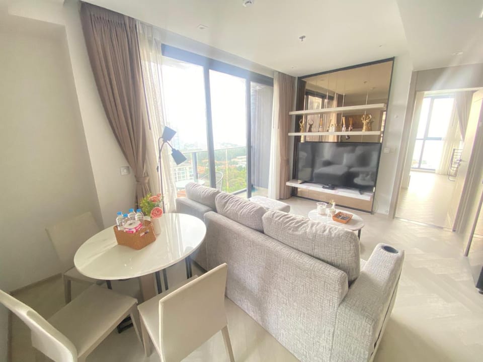 Exclusive High Floor 2 Bed Room Sea View Luxury Apartment in Pattaya City
