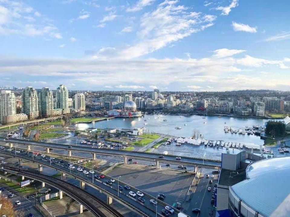 BC Place & Rogers Arena Downtown Modern Condo Apartment in Vancouver
