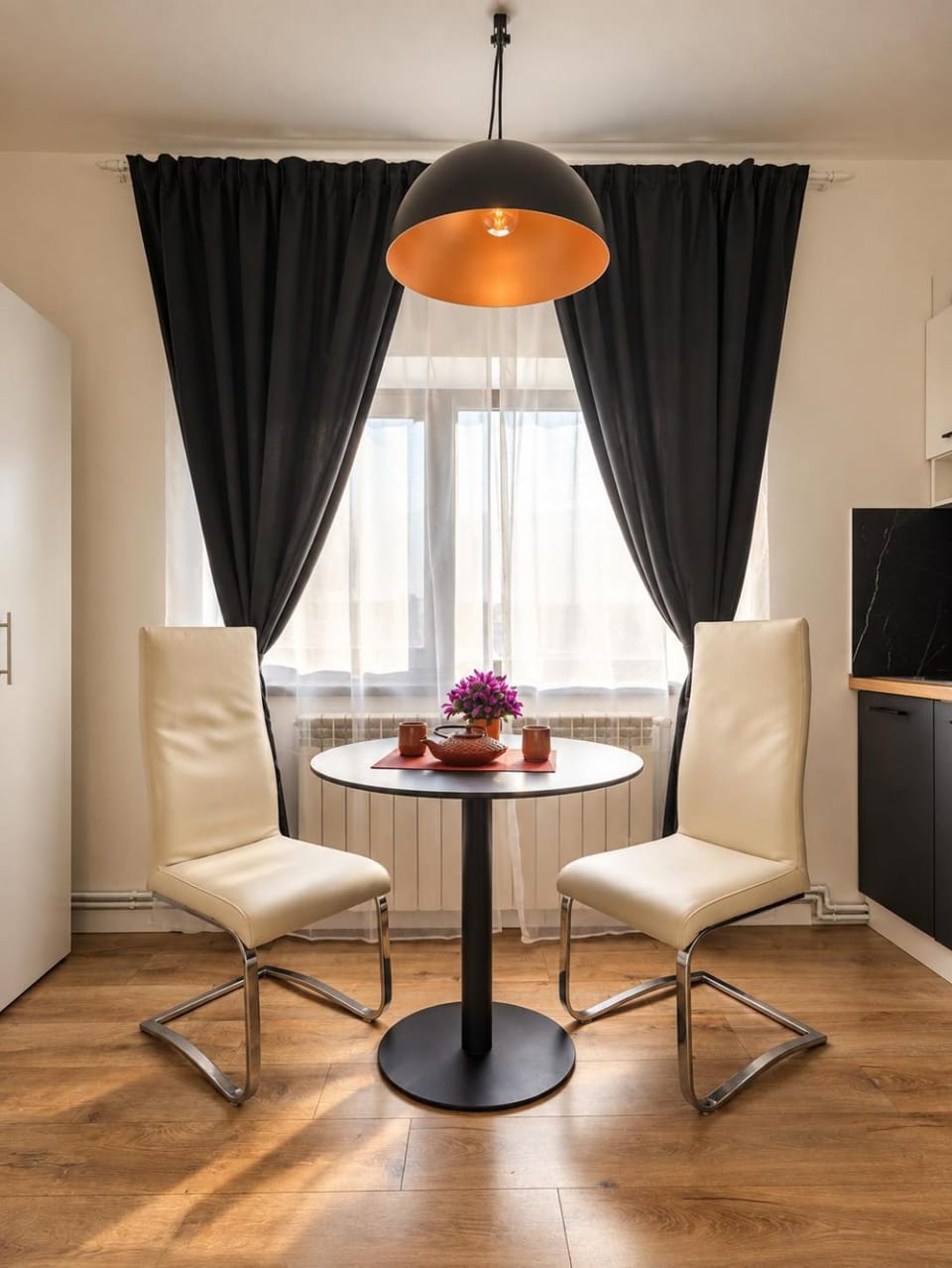Kitchen or kitchenette, Living room, Seating area, Dining area