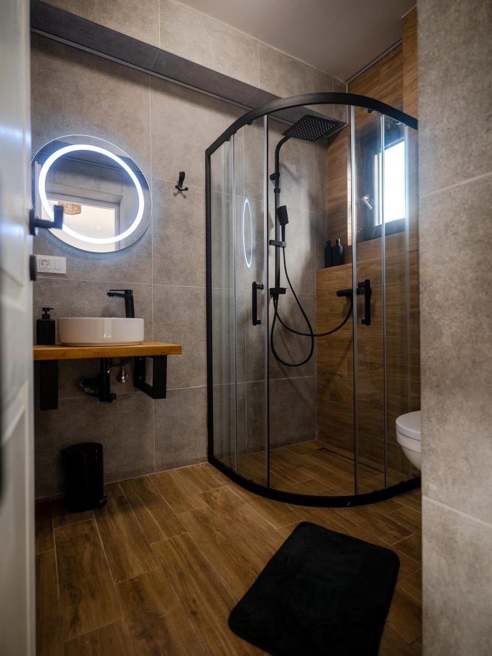 The Urban Retreat - Sophie Suite Apartment in Moldova