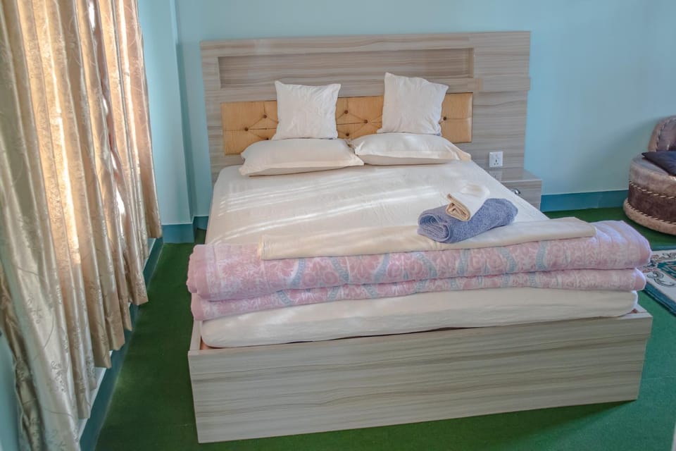 Bedroom, towels