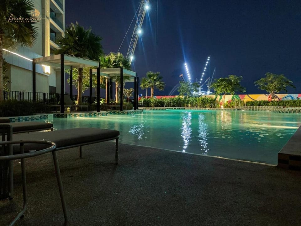 Modern Sunset View 2Bhk 6pax House in Dubai