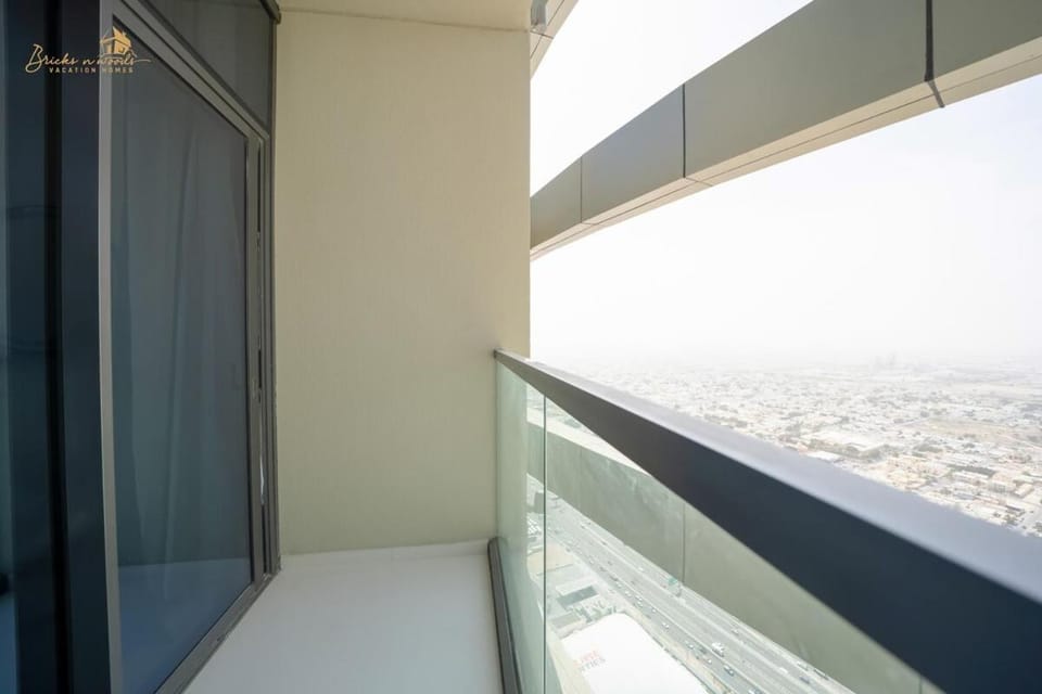 Modern Sunset View 2Bhk 6pax House in Dubai