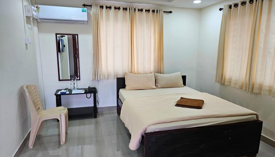 Photo of the whole room, Bedroom