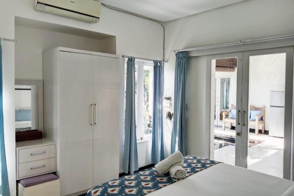 Bed, Photo of the whole room, Bedroom, wardrobe, air conditioner