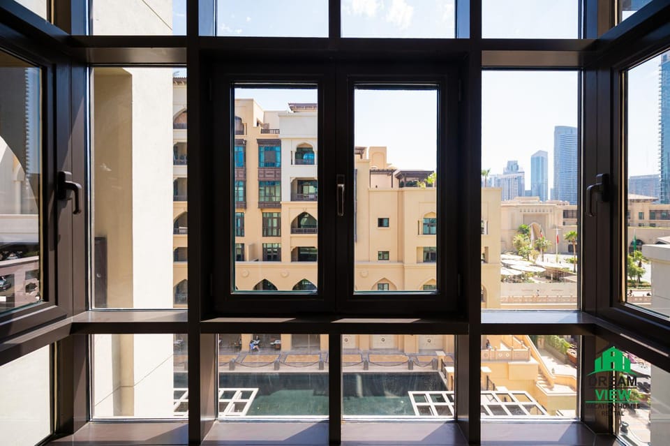 Property building, Day, Balcony/Terrace, City view
