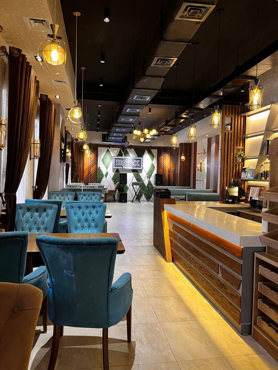 Restaurant/places to eat, Lounge or bar