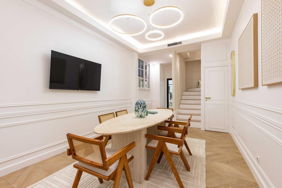 TV and multimedia, Seating area, Dining area