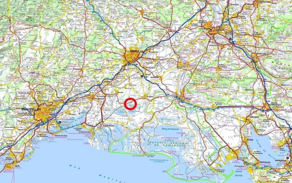 La cabane a fleur d eau au cœur de la Camargue Docked boat in Provence-Alpes-Côte d'Azur