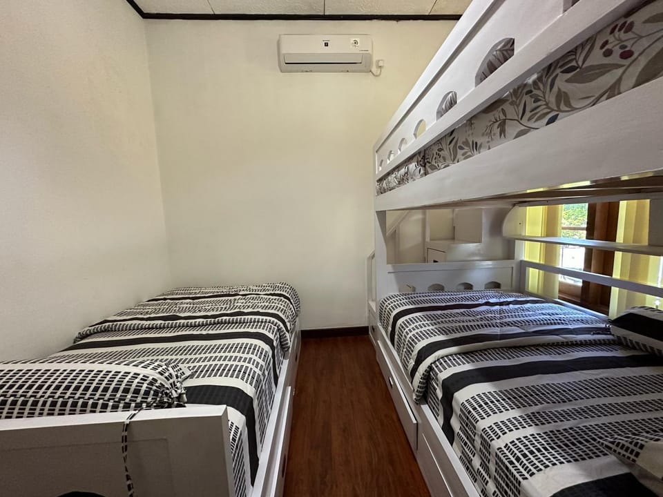 Bed, Bedroom, air conditioner