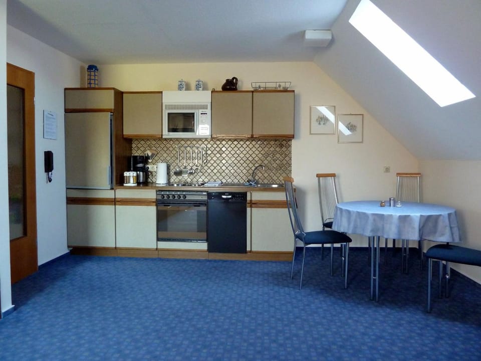 Property building, Kitchen or kitchenette, Living room