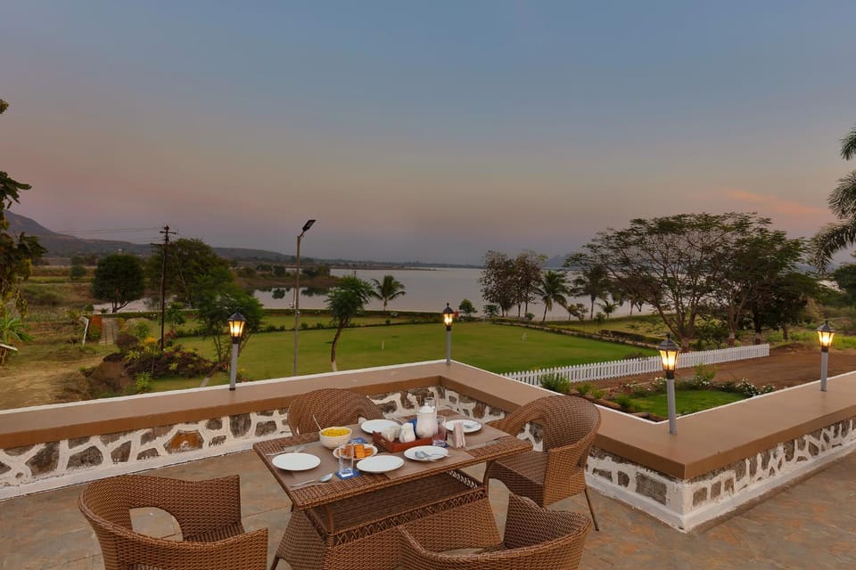 Patio, Day, Natural landscape, View (from property/room), Balcony/Terrace, Seating area, Garden view, Lake view