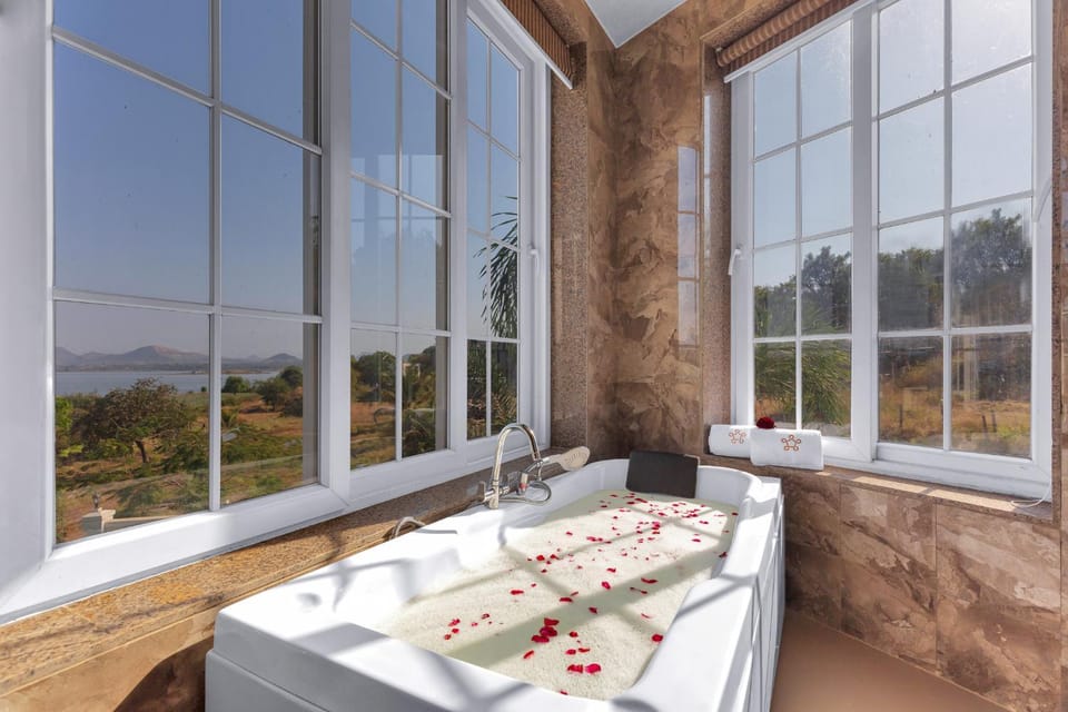 Bed, Natural landscape, Photo of the whole room, Bedroom, Mountain view