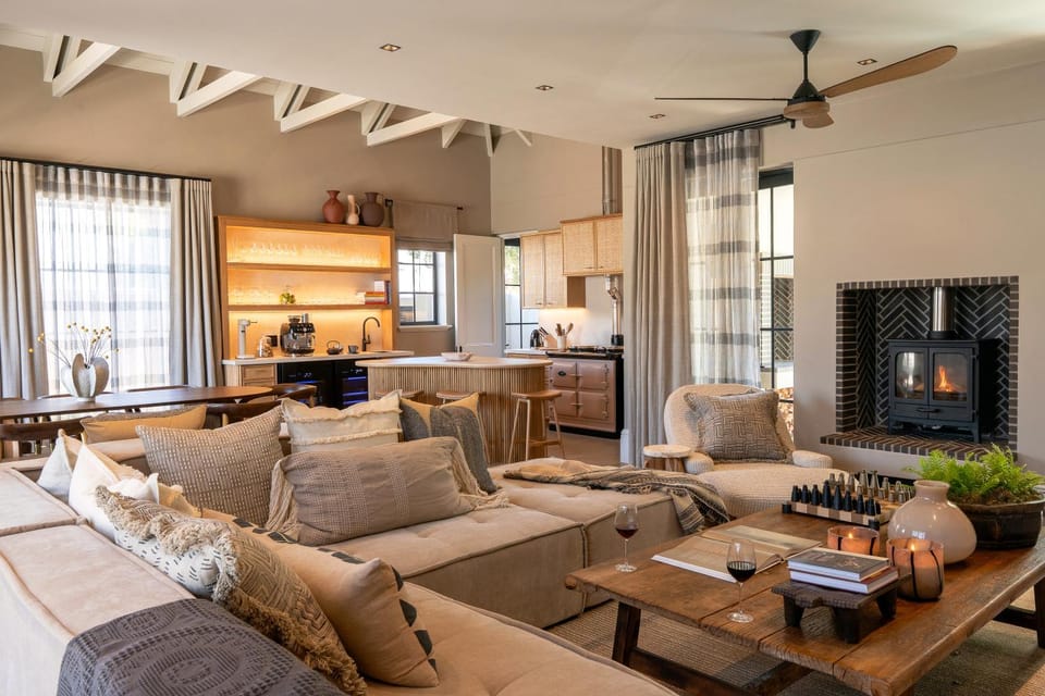 Kitchen or kitchenette, Living room, Dining area, fireplace