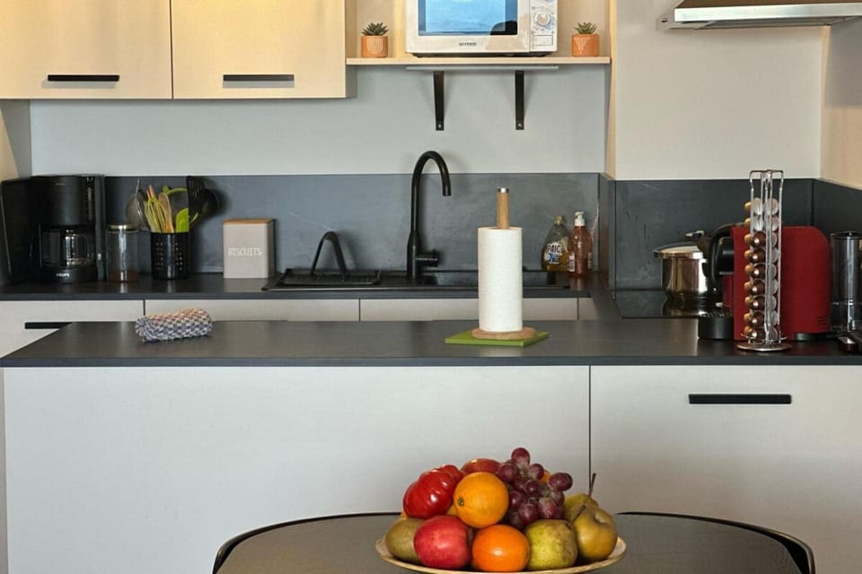 Cosy T2 vue mer climatisé wifi et tout équipé refait à neuf Apartment in Ajaccio