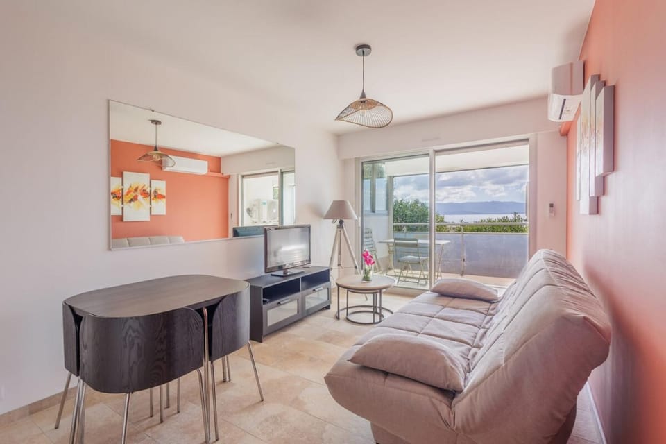 Cosy T2 vue mer climatisé wifi et tout équipé refait à neuf Apartment in Ajaccio