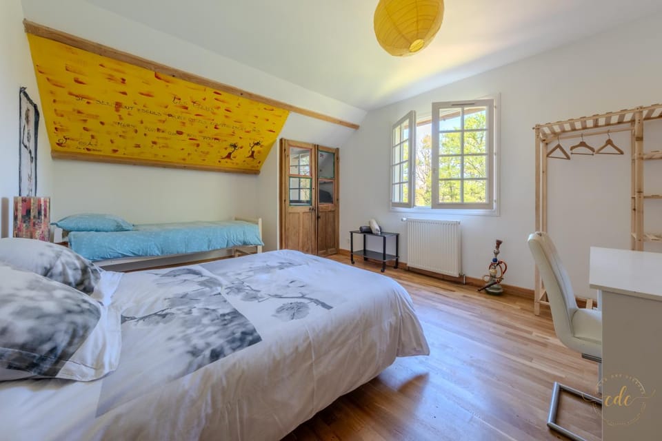 Bed, Photo of the whole room, Bedroom