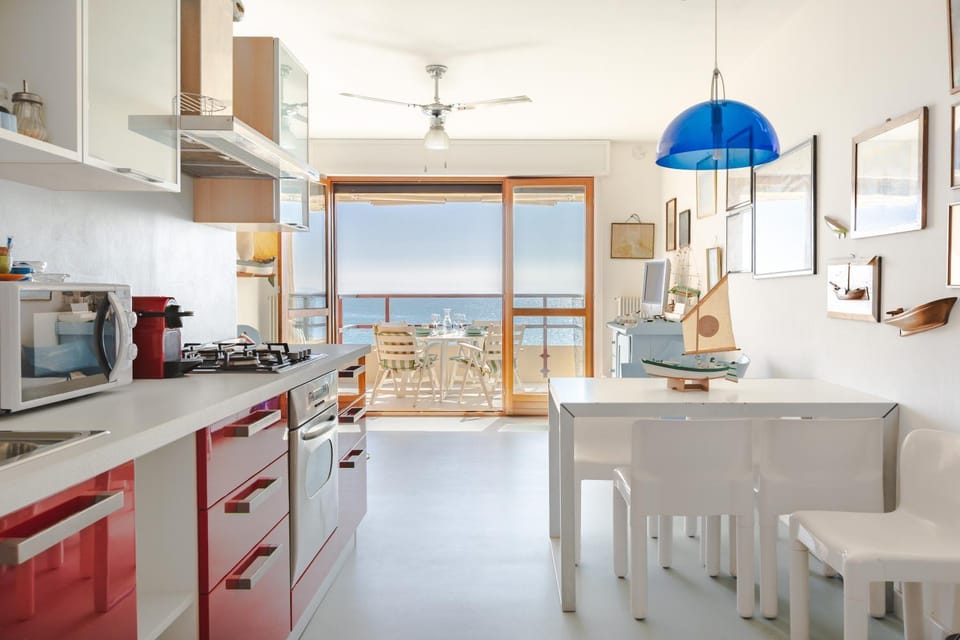 Dining area, kitchen