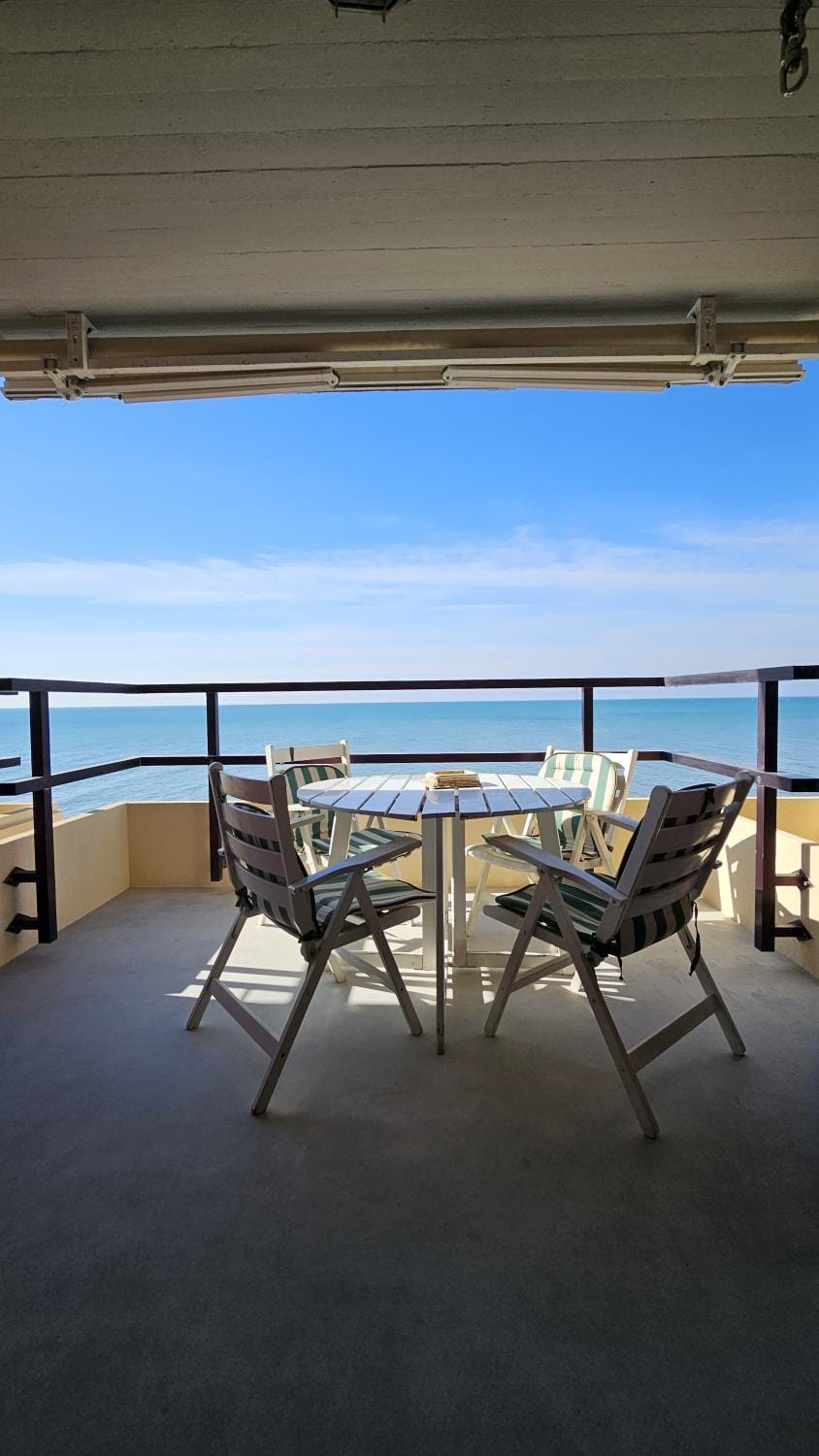 View (from property/room), Balcony/Terrace, Dining area, Sea view