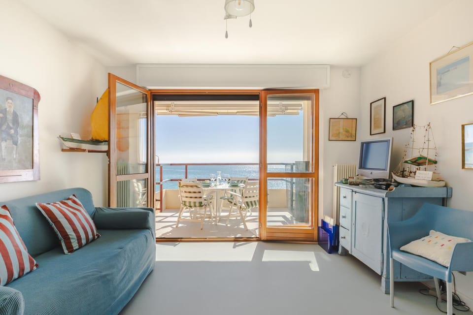 Balcony/Terrace, Living room