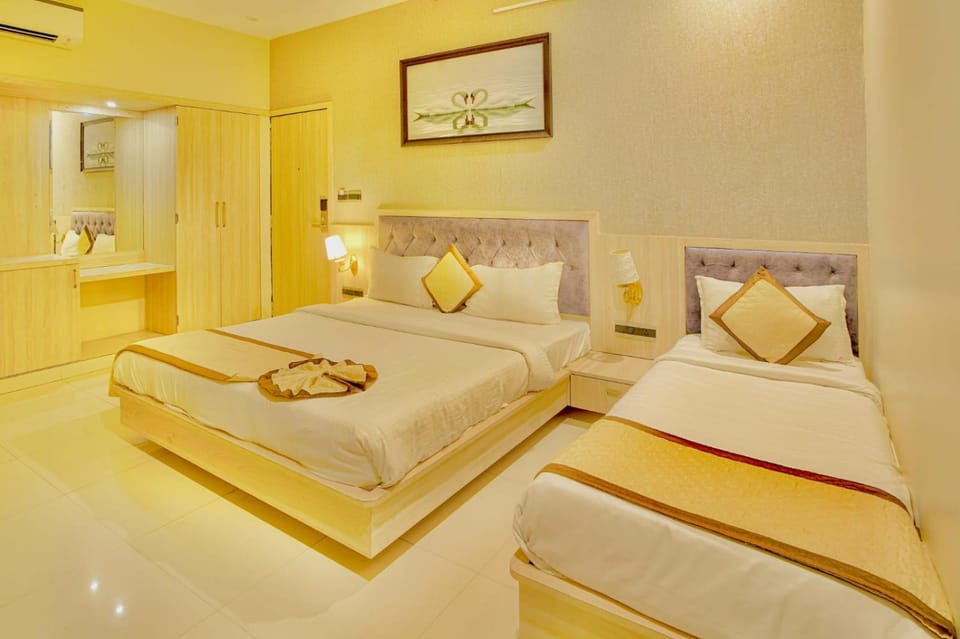 Bed, Photo of the whole room, Bedroom, air conditioner