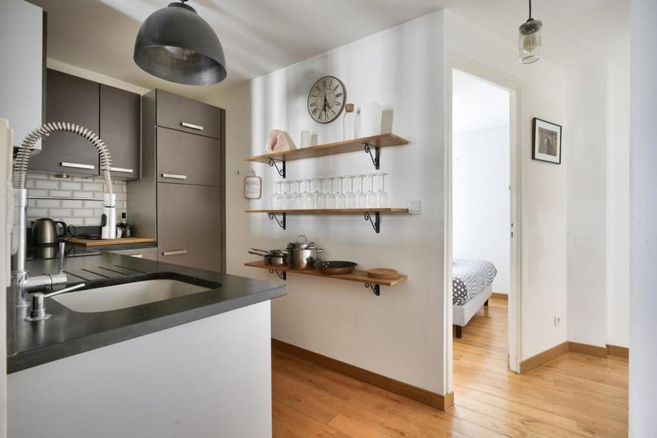 Stunning 1BR Flat with balcony near metro station Apartment in Paris