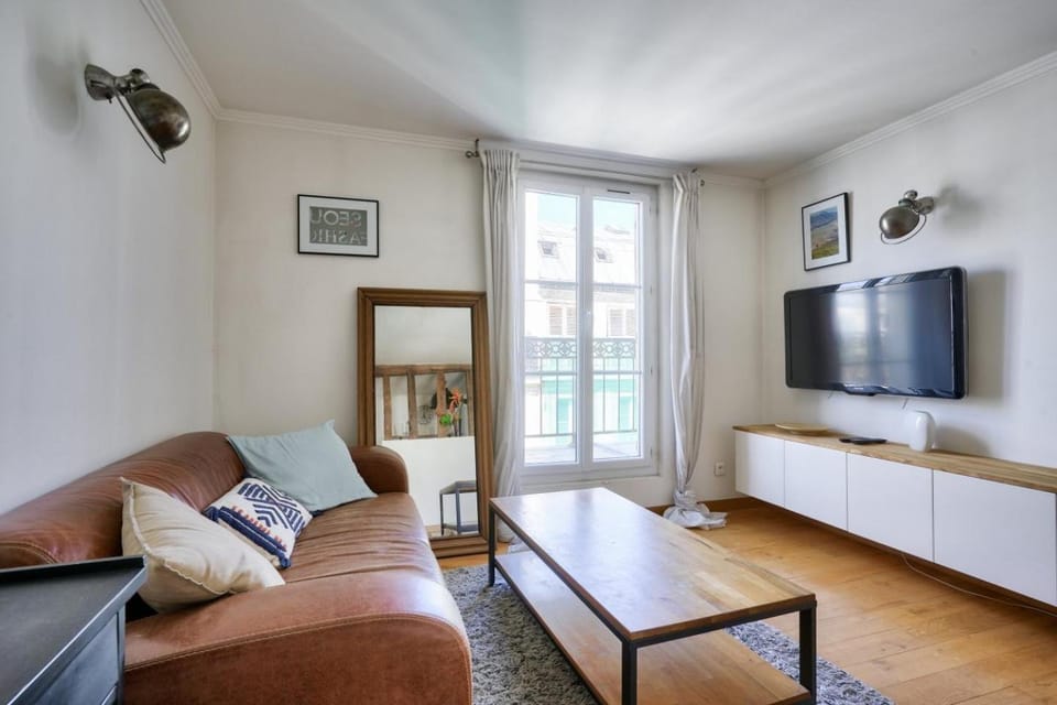 Stunning 1BR Flat with balcony near metro station Apartment in Paris