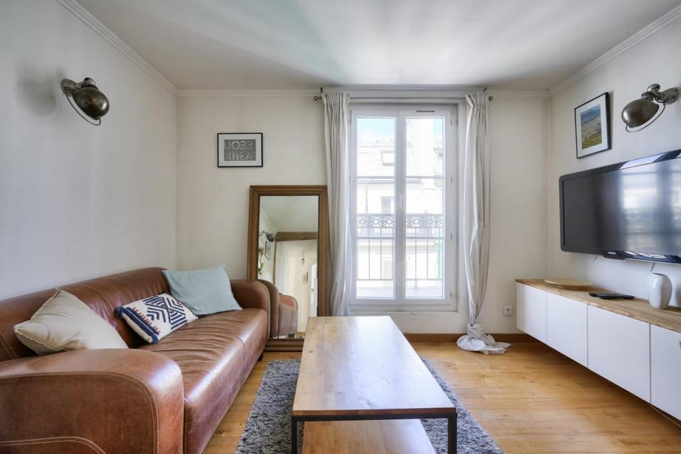 Stunning 1BR Flat with balcony near metro station Apartment in Paris