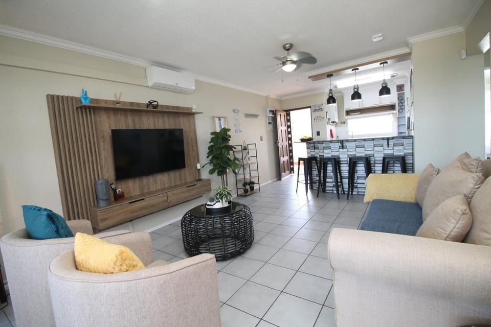 Kitchen or kitchenette, Living room, air conditioner