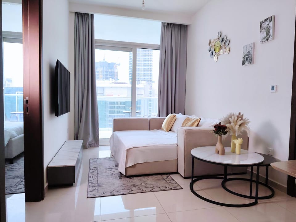 Burj View 2BR Near Dubai Mall Fast Wi-Fi Balcony Apartment in Dubai